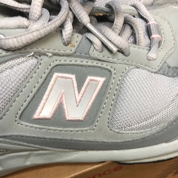 New Balance Light Gray Sneakers - Picture 4 of 7